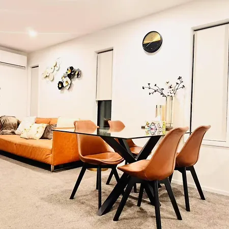 Elite Escape-Luxury Townhouse City Center, Chc